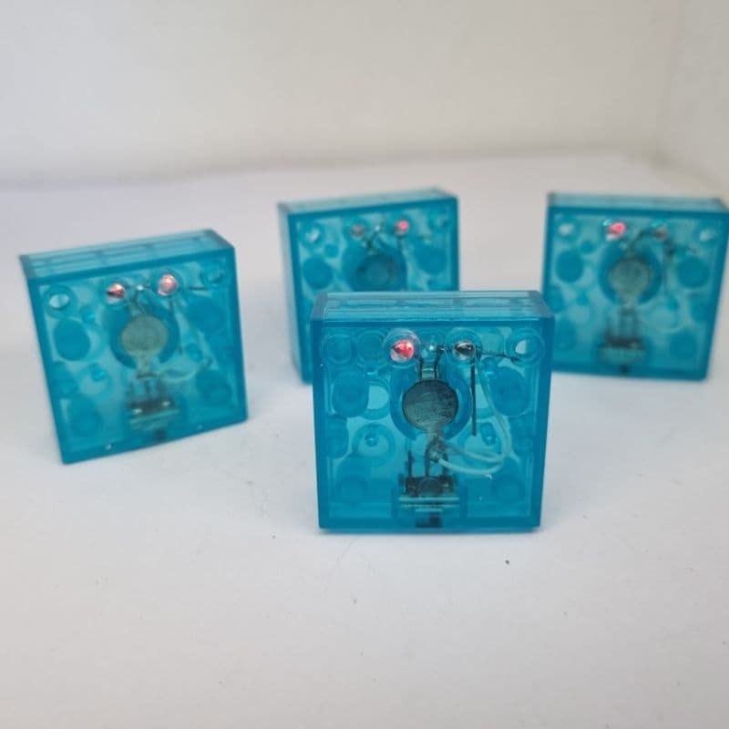 Lote com 04 blocos de montar GRANDE similar LEGO com Led piscante