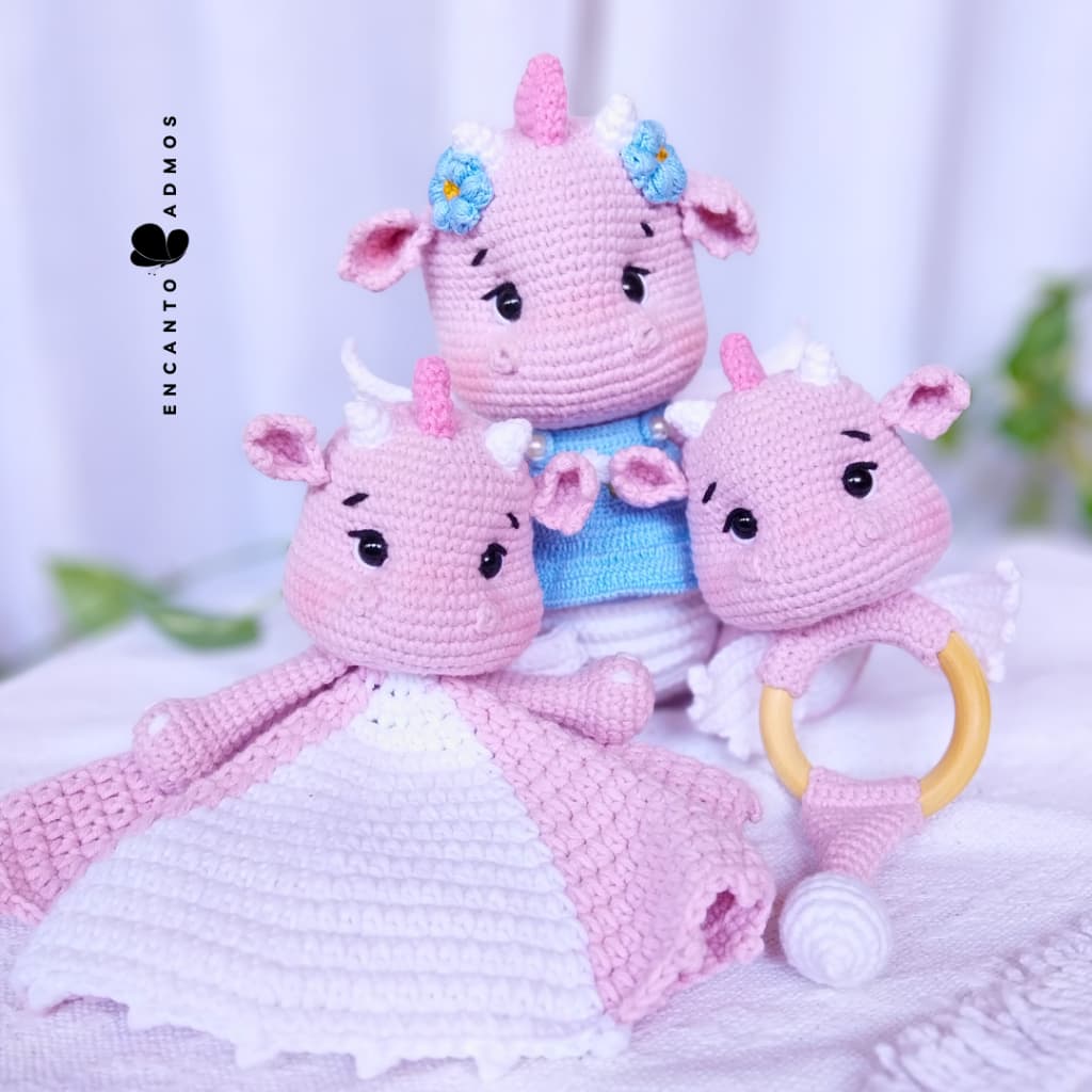 Kit Maternidade de Dragão em Crochê/Amigurumi | Pelúcia + Naninha + Chocalho | 100% Feito à Mão