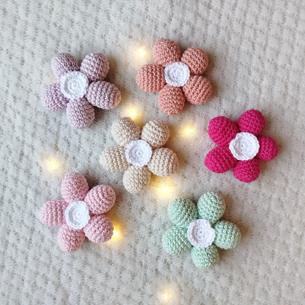 kit com 3 Flores amigurumi crochê, aplicação, enfeite