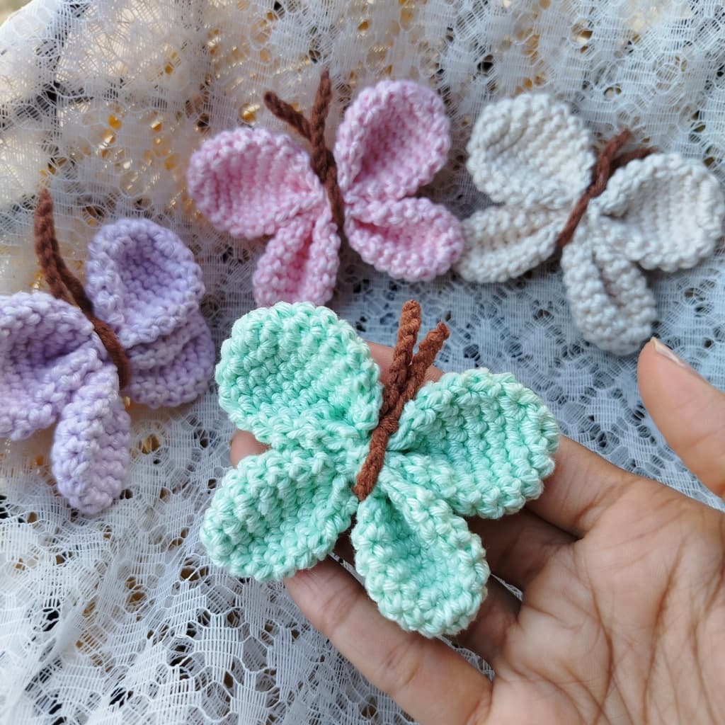 kit com 3 borboletas em crochê, amigurumi / aplicação / enfeite