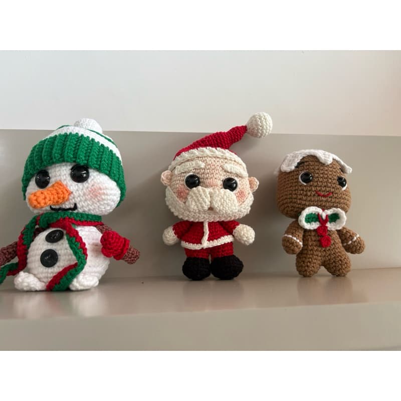 Kit com papai Noel , boneco de neve e biscoito de gengibre  Amigurumi de crochê