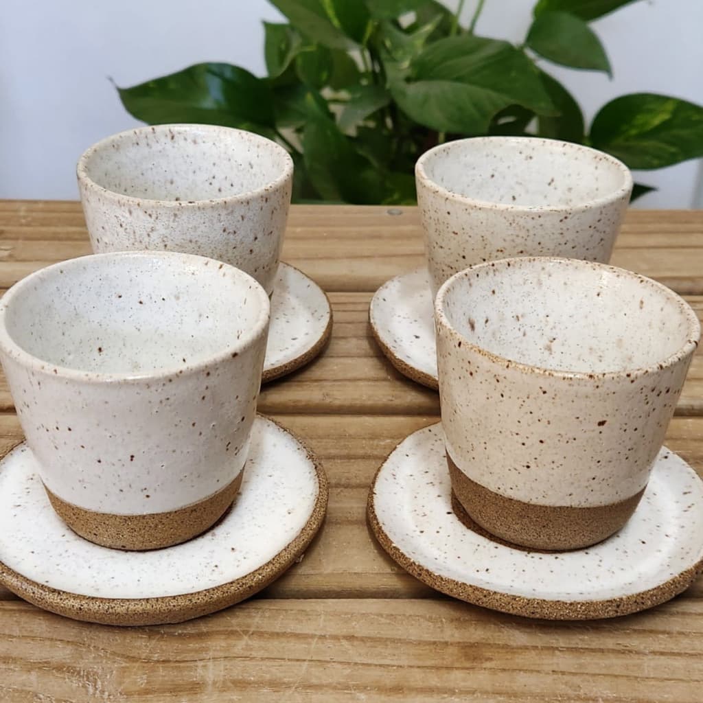 Copo 110ml + Pires Cafezinho /Chá Branco com Pintinhas /Cerâmica Artesanal/Orgânico/Cantinho do Café