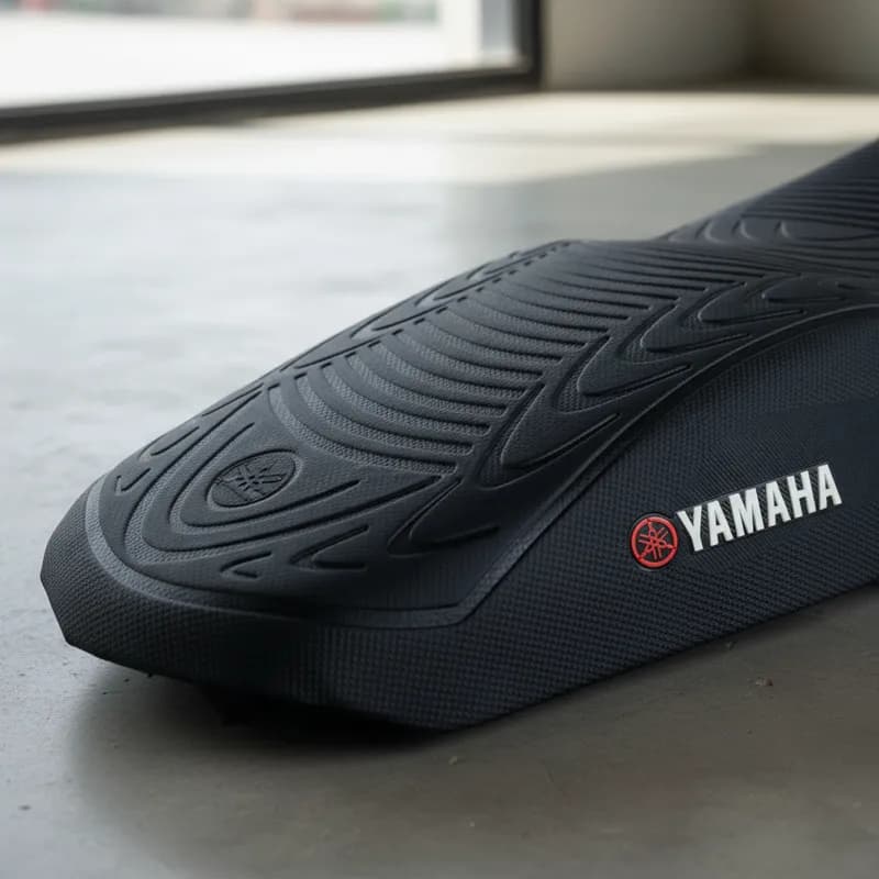 Capa banco de moto emborrachada 3D Preta universal Yamaha