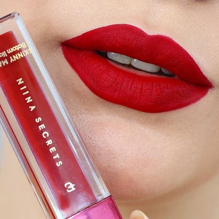 Batom Líquido Vermelho Hibisco Niina Secrets Skinny Matte - Nutre e Hidrata com Tecnologia Secrets