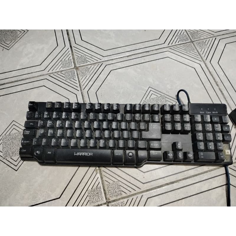 TECLADO SEMI MECÂNICO WARRIOR USADO