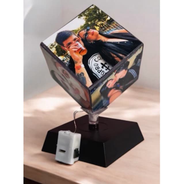 Foto Cubo com LED Personalizado 6,2x6,2cm Presente Criativo Luminária Cubo Rotativo