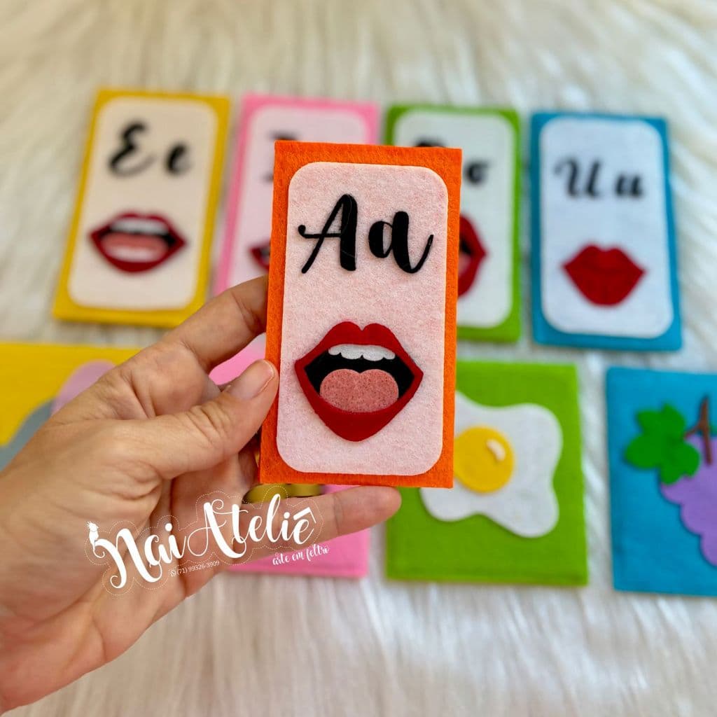 Brinquedo educativo das vogais - boca das vogais. Brinquedo lúdico das vogais.