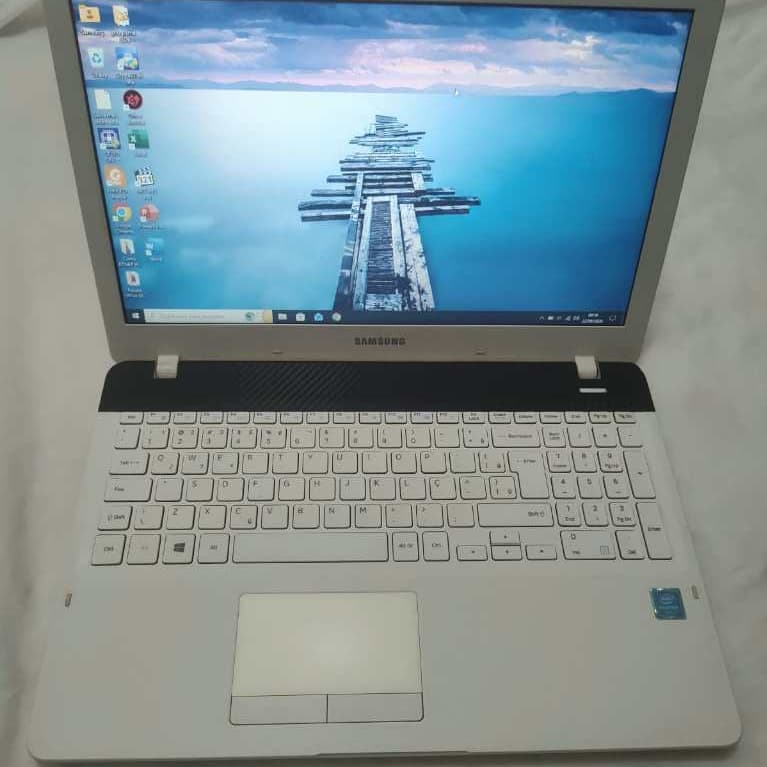 Notebook Samsung Essentials E21 8G de Ram e SSD
