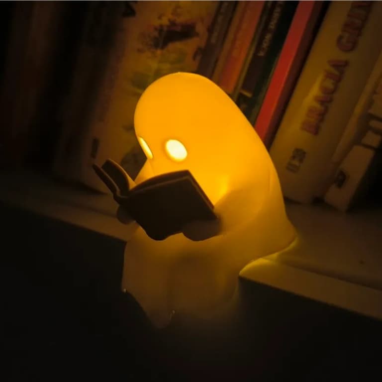 Luminária Fantasma Lendo Livro Mini Luminária De Mesa Led Fantasminha Leitor Decoração Halloween Canto De Leitura
