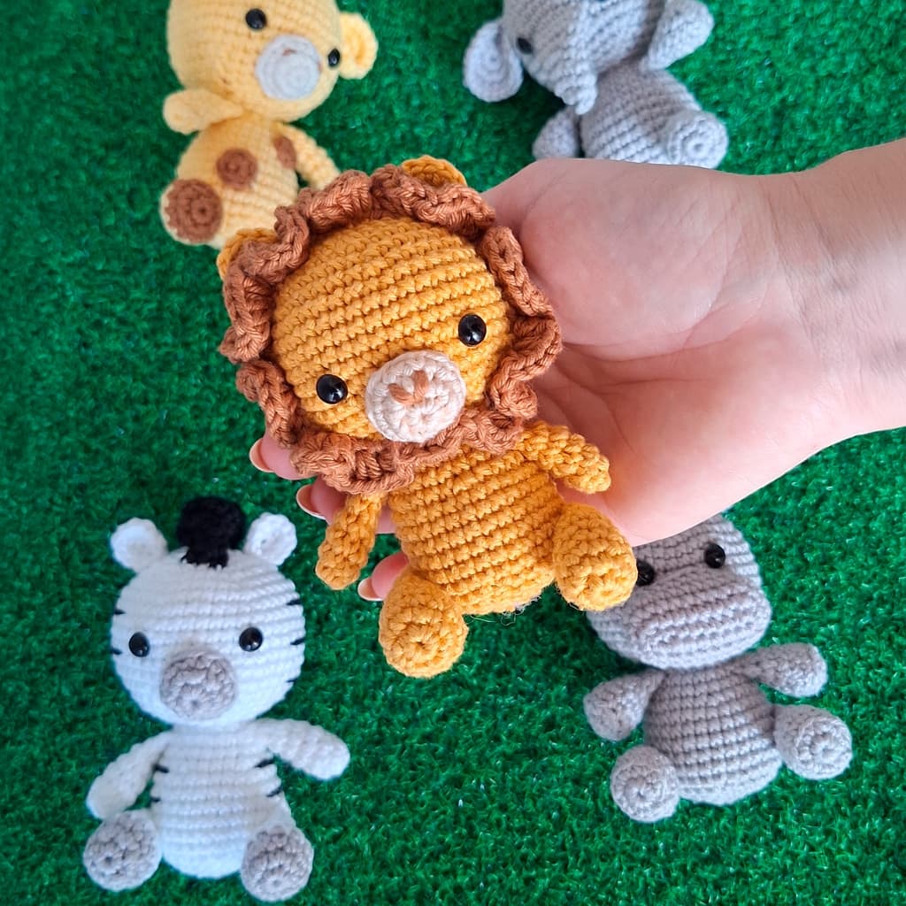 Kit Mini Safari Amigurumi Crochê Artesanal Bichinhos Safari Leão Girafa Elefante – Pronta Entrega