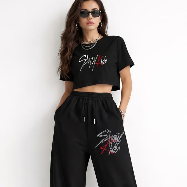 Kit Conjunto Feminino Cropped Oversized e Calça Wide Moletom Estampado Streetwear Stray Kids K-pop