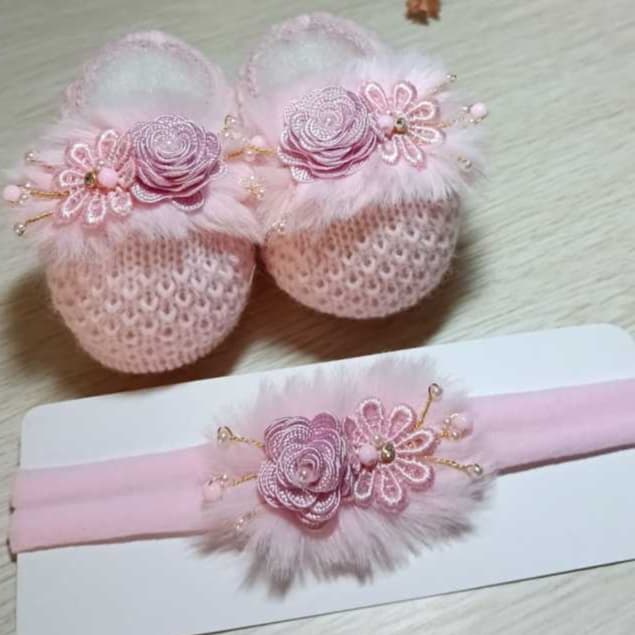 kit sapatinho de tricô bebê para enxoval  saída de maternidade menina com faixinha recém-nascida.