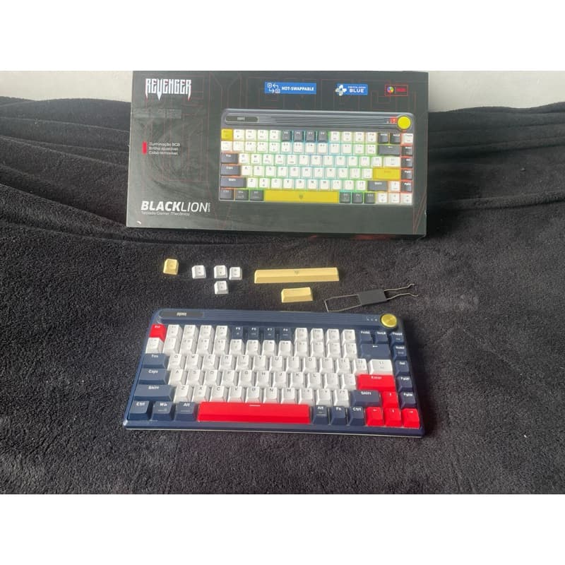 Teclado mecânico com switch blue, Rgb customizável  Teclado 65% modelo te-bkloo5