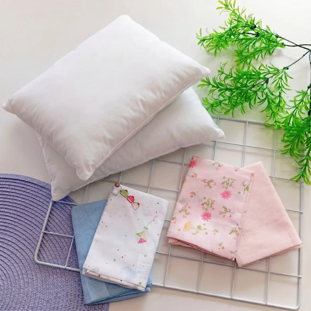 Kit 3 Peças - 1 Travesseiro Bebê 28x35cm Com 2 Fronhas Estampas 28x40cm Sortidas Enxoval de Bebê Recém Nascido Minasrey