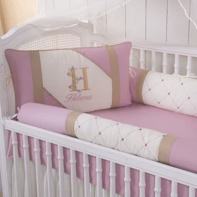 KIT PARA BERÇO AMERICANO BEBÊ MODELO THEO PERSONALIZADO COM INICIAL E O NOME DO SEU BEBÊ - COM SAIA