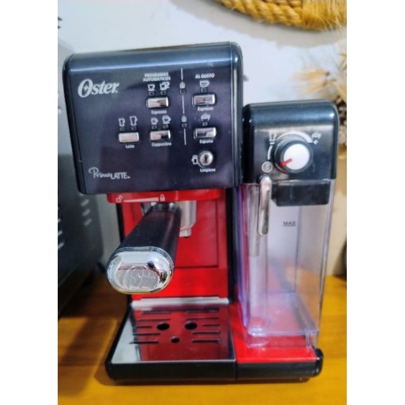 Cafeteira Automática Oster PrimaLatte Pó ou Cápsulas(Nespresso e L'or), preparo de capuccino, expresso e Leite Espumado