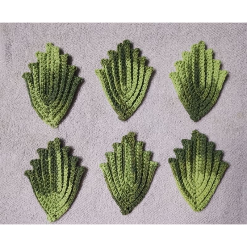 kits com 20, 10 ou 5 folhas artesanais de crochê para aplicação com barbante multicolor, cor verde mesclado 13X10 cm