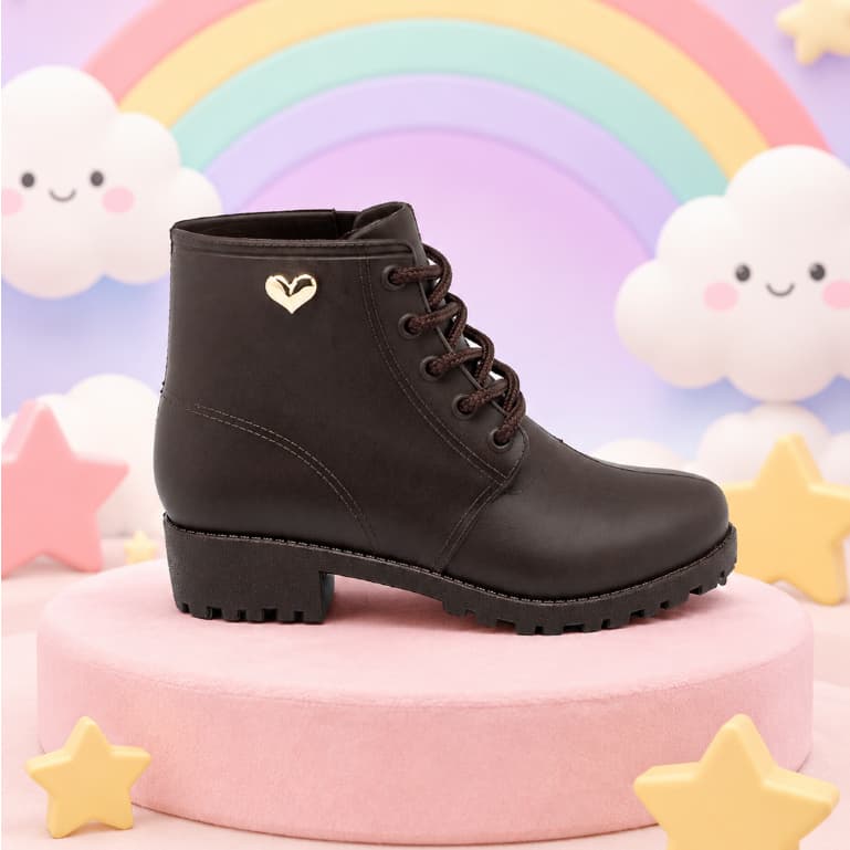 Bota Infantil Menina Coturno Cano Curto Coração Feminina Blogueira Juvenil Tratorada