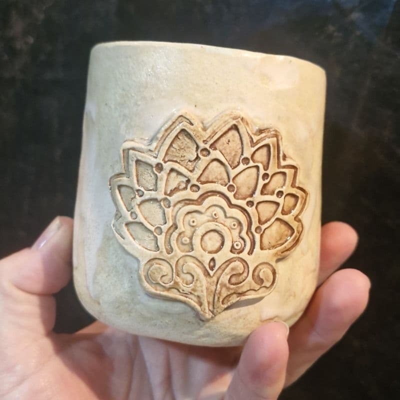 Caneca Arabesco Azul para café/chá  em cerâmica artesanal de alta temperatura orgânica