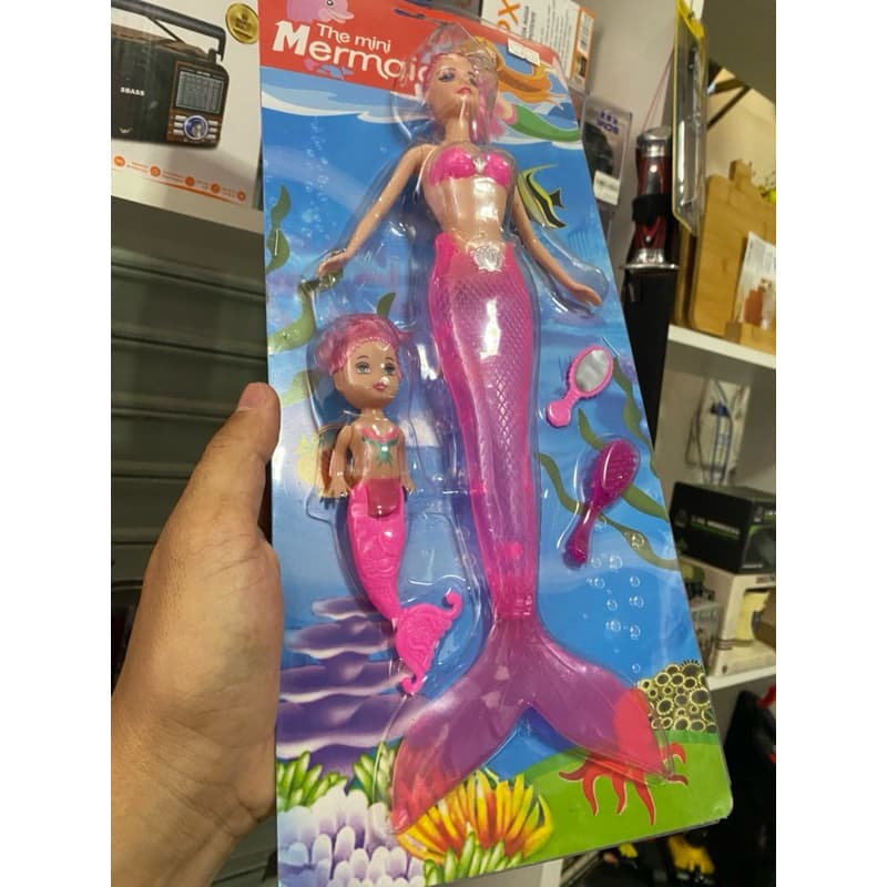 Boneca sereia articulada com acessório e filha