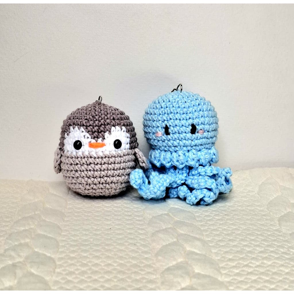 Kit Chaveiro Pinguim e Àgua Viva Amigurumi de Crochê - presente criativo, lembrancinha fofa