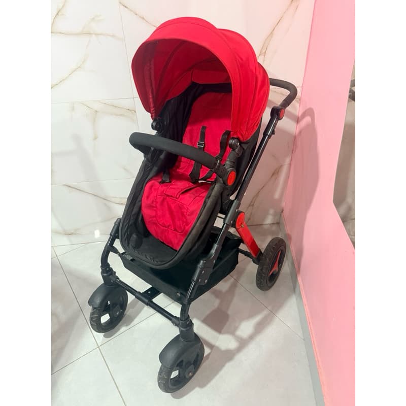 Vendo carrinho de bebê multifuncional com bebê conforto