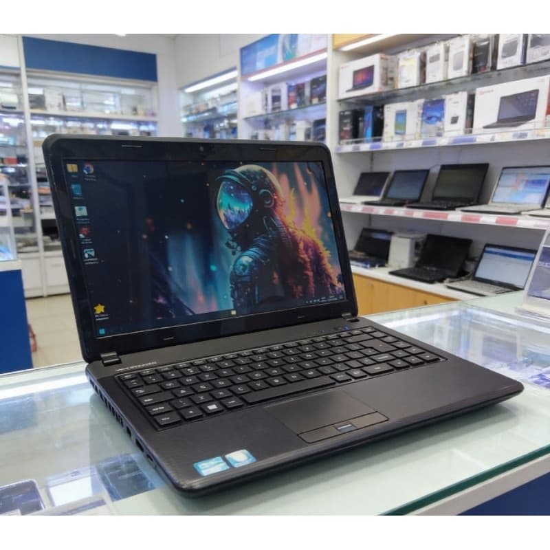 Notebook com 4gb de ram ( pronto para trabalhos) leia a descrição