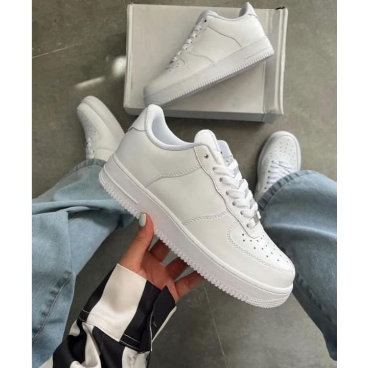 Tenis femino macio e leve academia PROMO envio rapido delicado preto e branco estiloso Air
