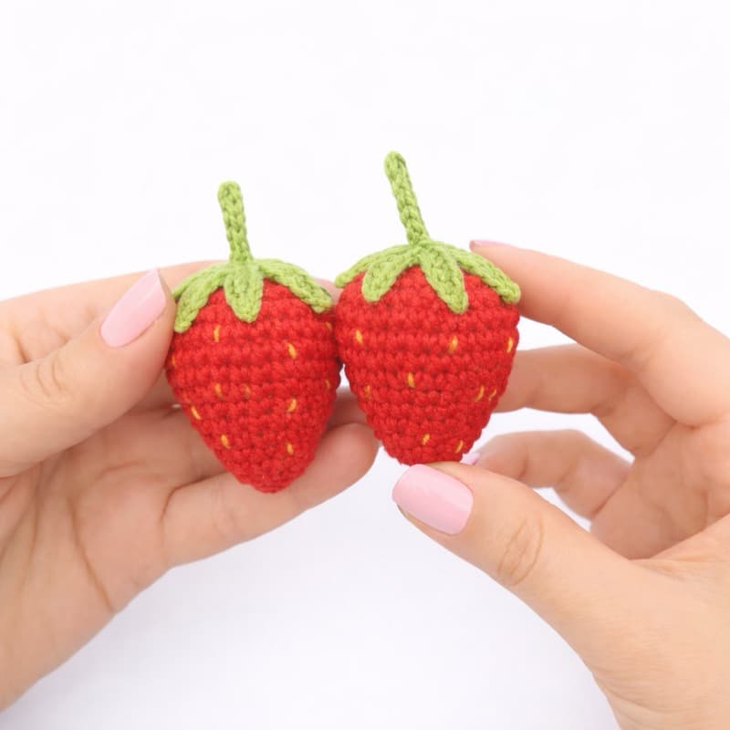 Mini Morangos amigurumi crochê - Kit