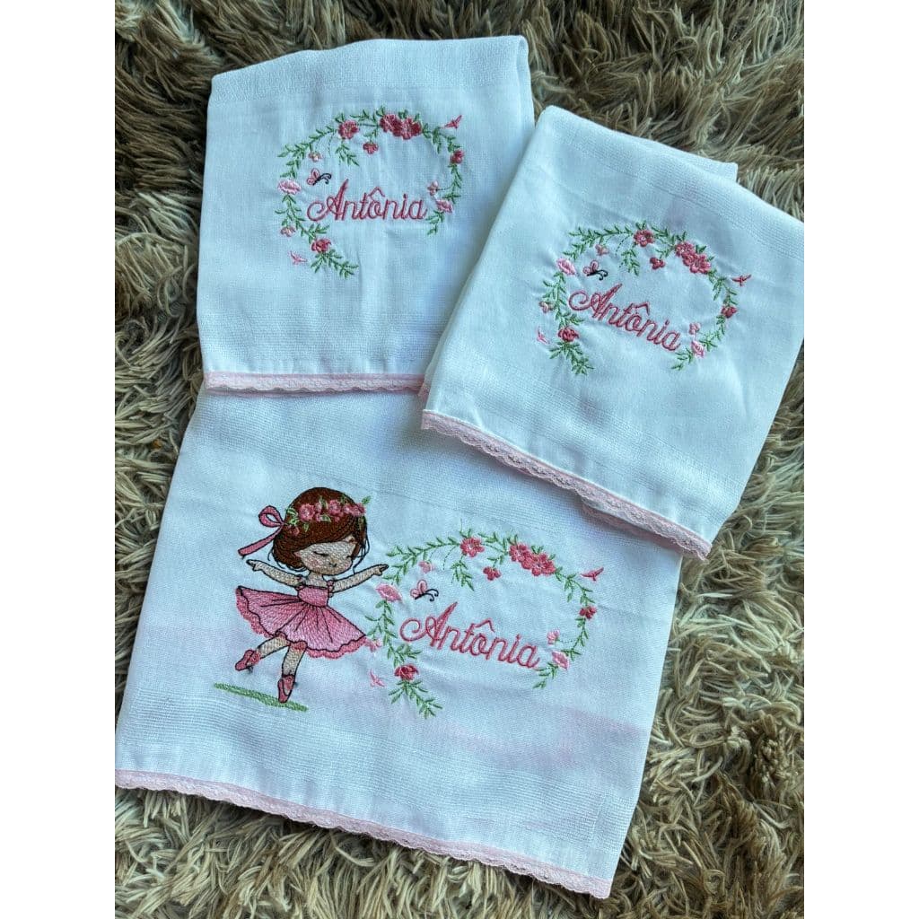 Kit Fralda Personalizada Bordada Nome Bebê 3pcs | 1 Grande 70x70 + 2 Pequenas 35x35 | Enxoval Maternidade