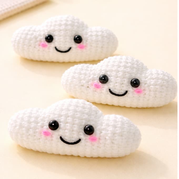 Kit 3 Nuvens Amigurumi Crochê | Decoração Infantil Quarto Bebê | Feito à Mão