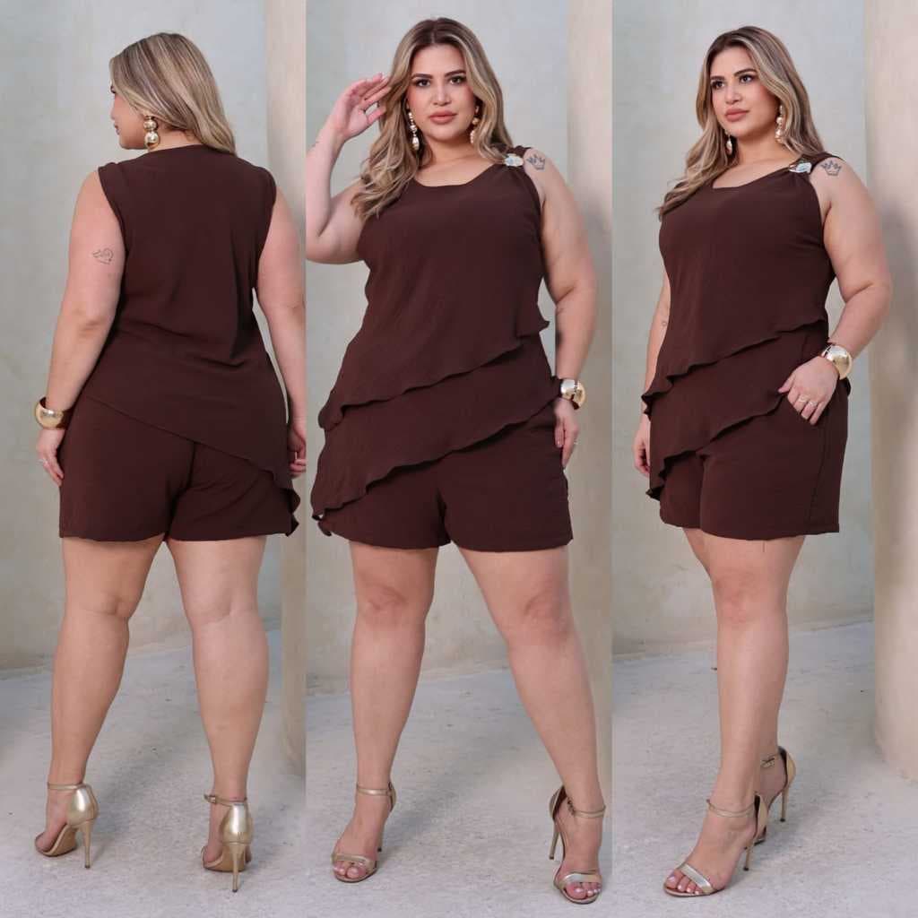 Conjunto Assimétrica + Short Em Tecido  duna com Fivela Dourado E fenda Lateral Elegante