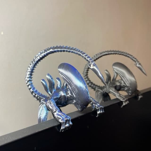 Alien de Monitor Decorativo 3D – Enfeite Geek para Setup Gamer PC Notebook Criatura Espacial Estátua