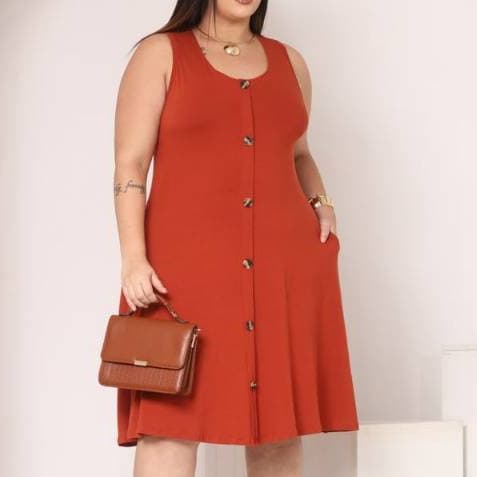 Vestido feminino plus size regata com botões frontais e bolsos moda evangélica 2026