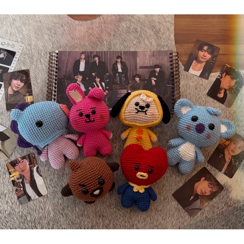Kit Completo BT21 Amigurumi 7 Personagens BTS – Jungkook - V - RM - Suga - Jhope - Jin - Bonecos de Crochê Artesanal