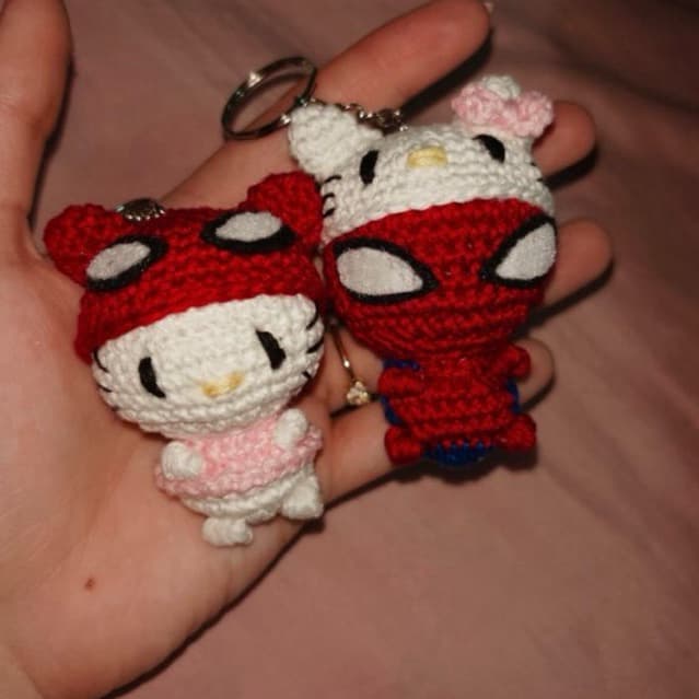 Kit Chaveiros de Crochê Hello Kitty e Homem-Aranha | Amigurumi Artesanal Feito à Mão