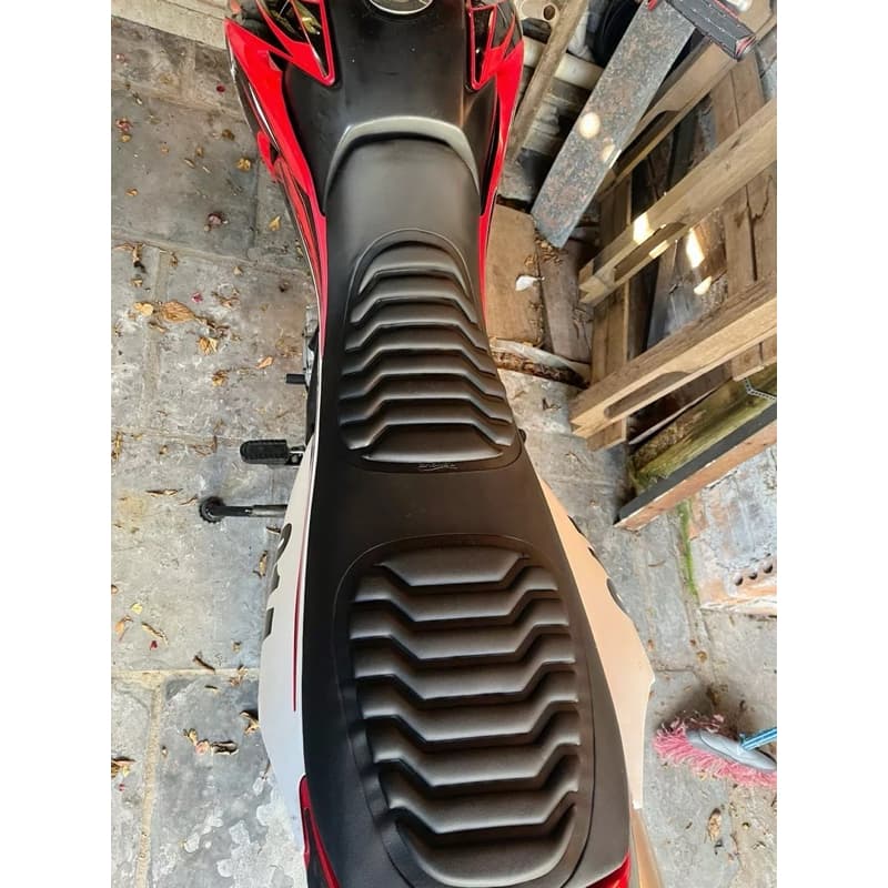 CAPA BANCO DE MOTO ESPUMADA CONFORT ALTO RELEVO 3D Moto Titan Honda CG 160 Capa de banco de moto Honda Capa de Cela Moto