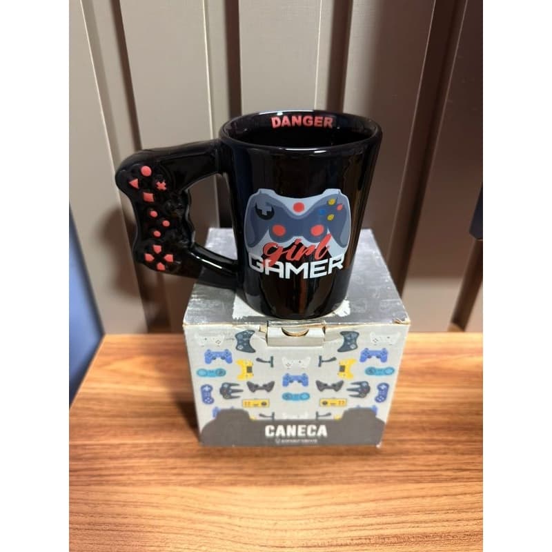 Caneca Girl Gamer 300ml Alça Formato Controle Videogame Geek Presente Criativo Caixa
