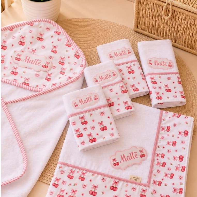 Kit Enxoval de Bebê Personalizado Com Fraldas e Toalha de banho  (6peças)