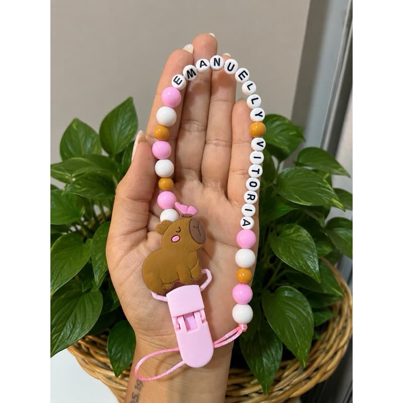 Prendedor de Chupeta Personalizado com nome | Acessório Bebê | Enxoval | Presente para bebê | Bico | Cordão | Capivara