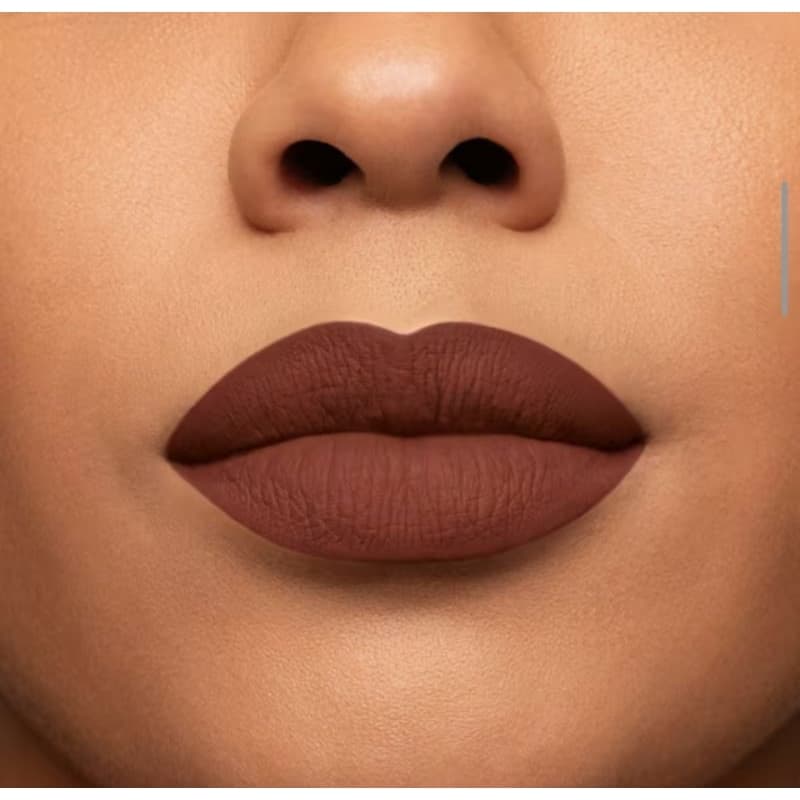Skinny Matte Castanho Begônia - Batom Líquido 5ml efeito matte. Oferece alta cobertura, longa duração e ação hidratante.