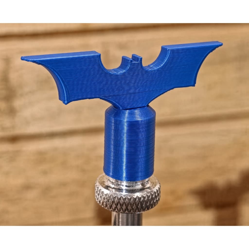 Tampa Válvula Pneu Moto Batman Azul Metálico Acessório Custom Moto Batman Bico Roda Bicicleta