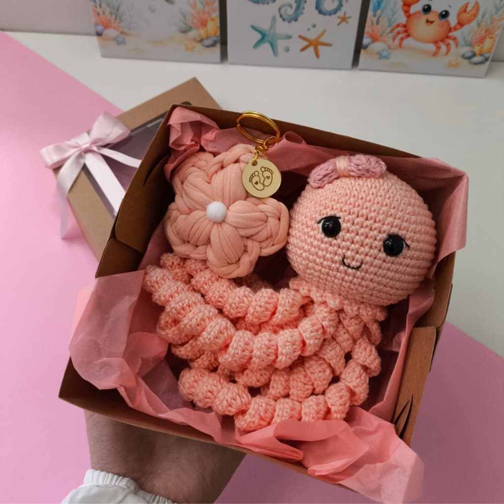 Polvo de  Crochê / Amigurumi Polvinho / Naninha para bebê - KIT acompanha chaveiro fio de malha + caixa presente