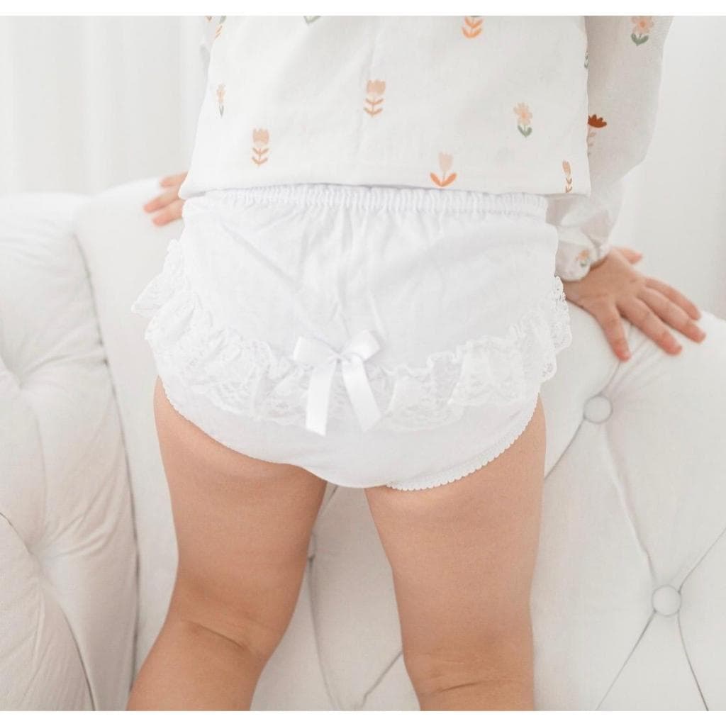 Tapa Fralda Bebê Branco com Renda e Laço – Calcinha Baby para Ensaio Fotográfico / Batizado