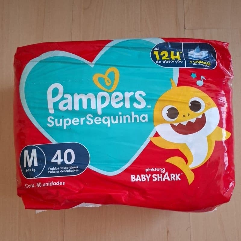 Fralda Pampers Super Sequinha M com 40 Baby Shark - lacrada