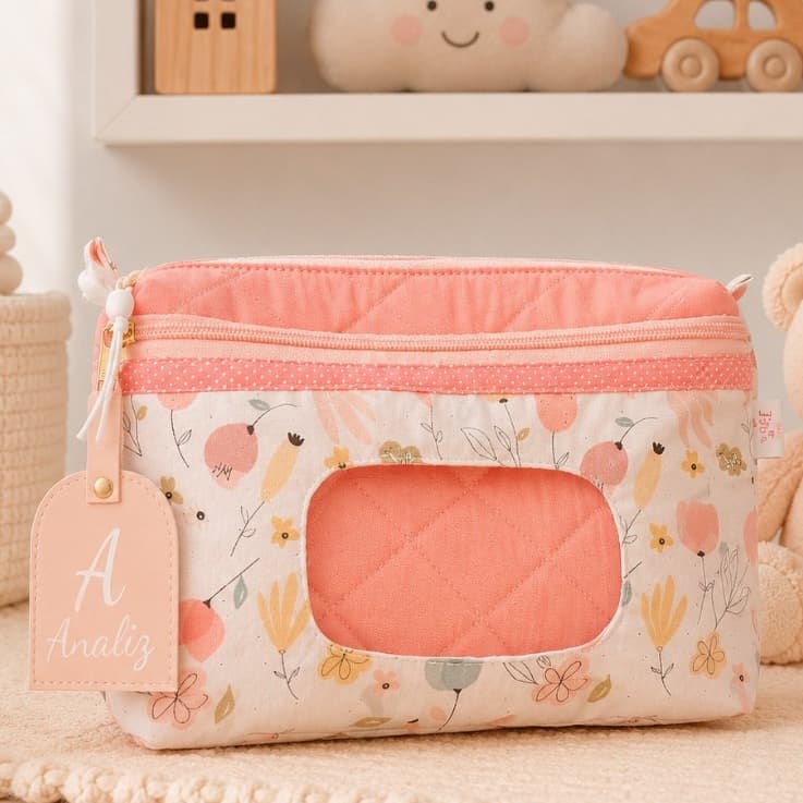 Necessaire porta fralda e lenço umedecido - Higiene do bebê com Chaveiro personalizado com nome