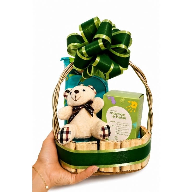 Cesta Presente Maternidade/ Sabonete Mamãe e Bebê Natura/Lenço umedecido Pampers/Ursinho de Pelúcia Chaveiro