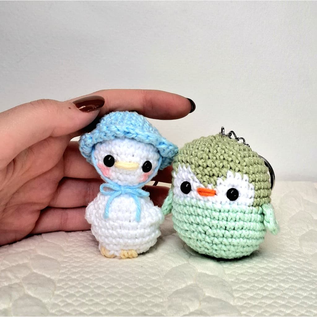 Kit Chaveiro Patinha e Pinguim Amigurumi de Crochê - presente criativo, lembrancinha fofa