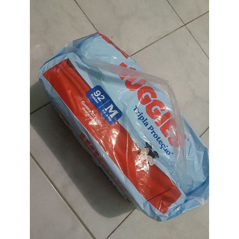 Fralda Descartável Huggies Tripla Proteção Hiper M - Pacotes com 92 Fraldas