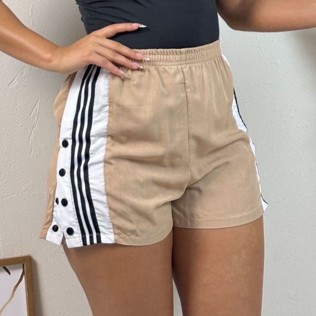 Shortinho Feminino Com Botao Lateral Faixa Listrada Tecido Viscose Cintural Alta Jogger Moda Fitness Treino Academia s